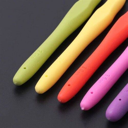 Ergonomic Multi Color Crochet Hooks Yarn Knitting Needles