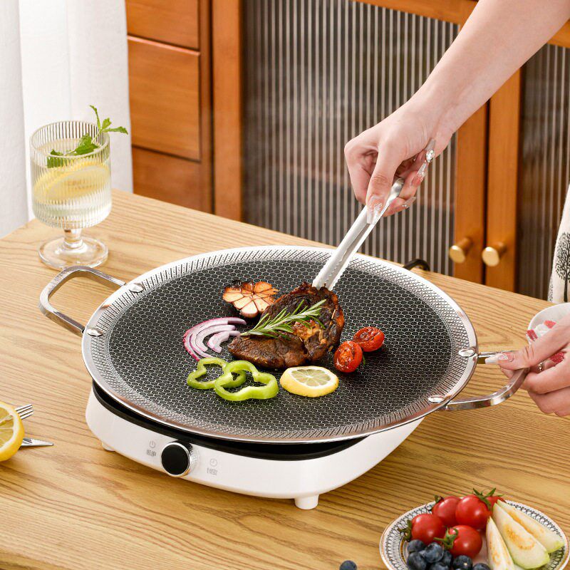 Round double-handled barbecue plate for outdoor camping
