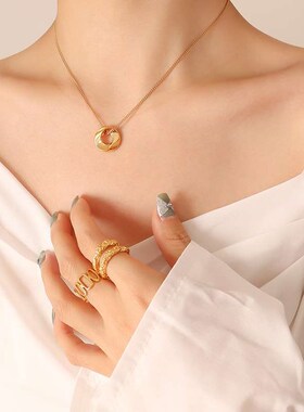 Fashion niche titanium steel material twist ring circle pend