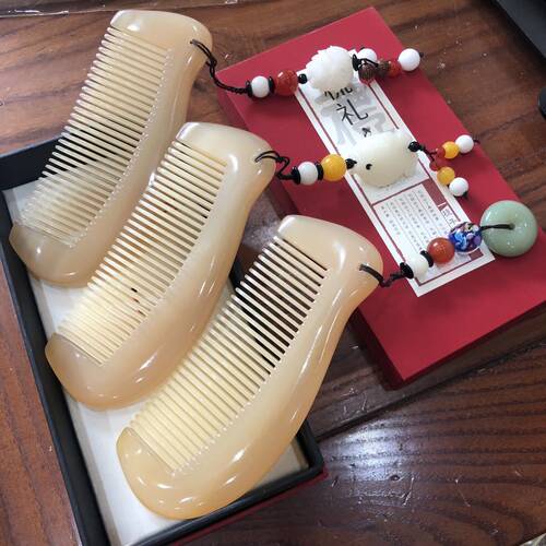 天然牛角梳挂坠加厚精品羊角梳子顺发家用平安扣可爱礼品梳教师节