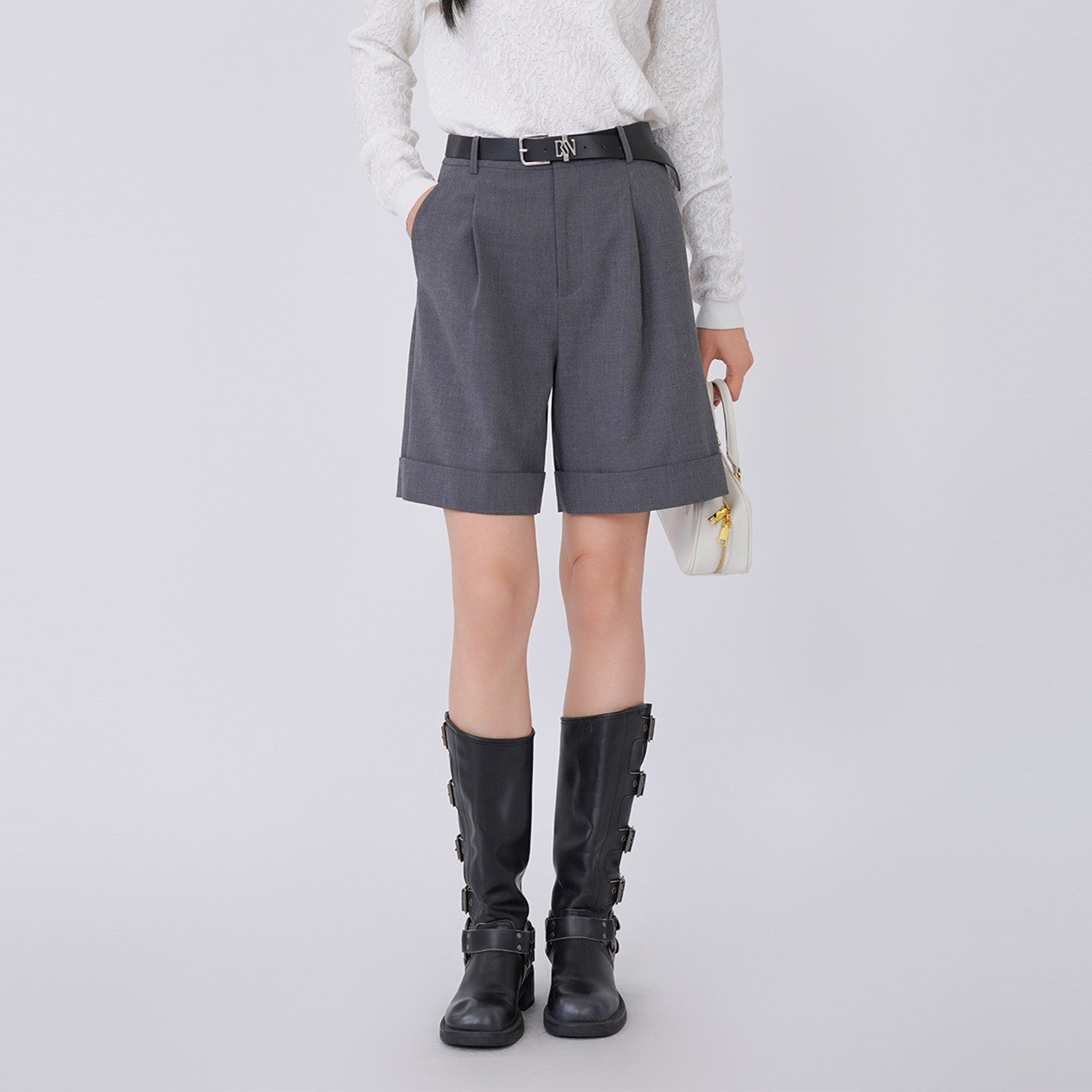 米诗薇2026春季新品短款半身裙子简约休闲系带直筒短裤腰带装饰女