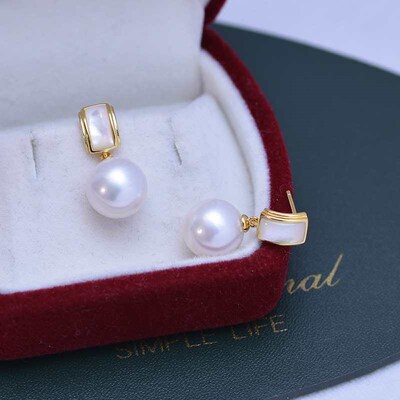 Freshwater 0-mm White Round Strong Light Fine Flaw Pearl Ear