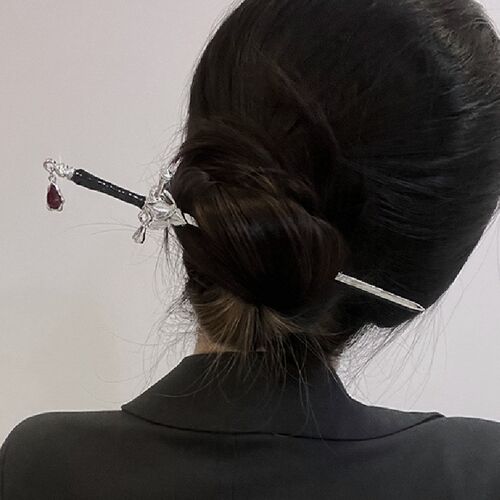 2023 New Chinese Punk Ruby Pendant Sword Hairpin Fashion Sim