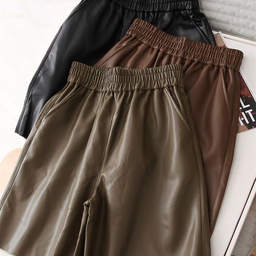 Korean Black Leather Knee-length Shorts for Women with Pocke