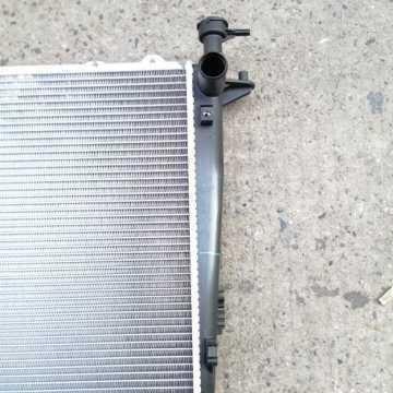 13索兰托2.2T柴油,10索兰托2.2T柴油水箱散热器 OE：25310-2P300