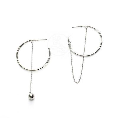 。Very simple wind Earrings asymmetric metal ball tassel Cir