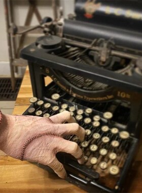 2023New Horror Wednesday Thing Hand Toy From Addams Family L