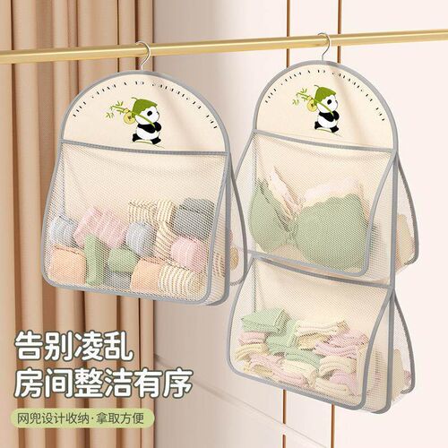For an English translation, the text would be:  Sock storage