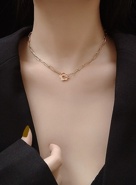 Clavicle chain female French chrysanthemum rectangular tempe