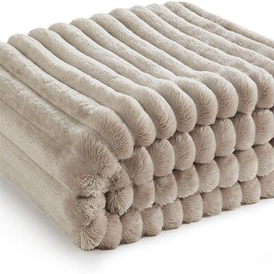 Thickened dyed anti-rabbit hair flannel blanket