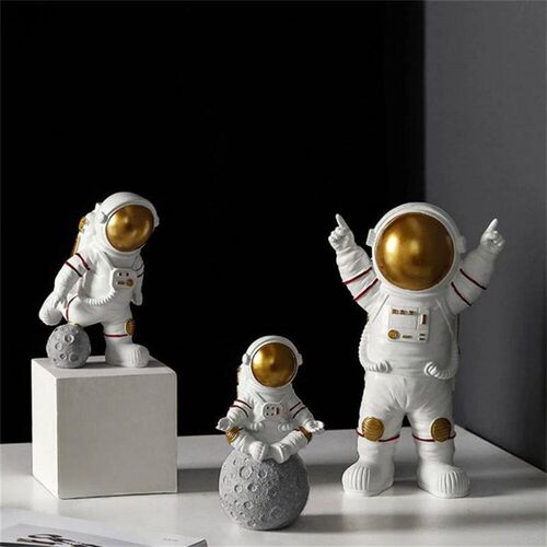 Articles Spaceman Moon Sculpture Decorative Astronaut Model