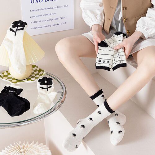 Cute Girls Cotton Socks Versatile BlackWhite Ins Socks Mid T