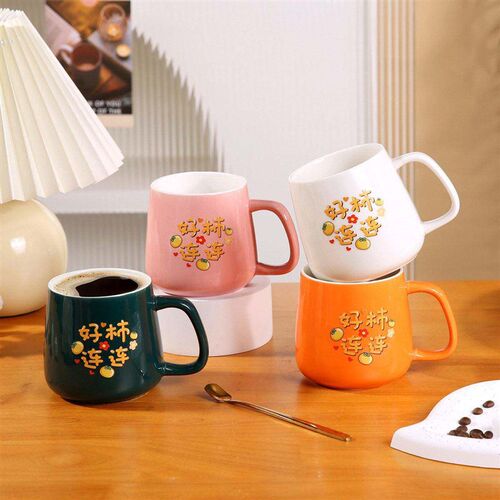 Ceramic mug with hand gift suit towel cup with hand gift