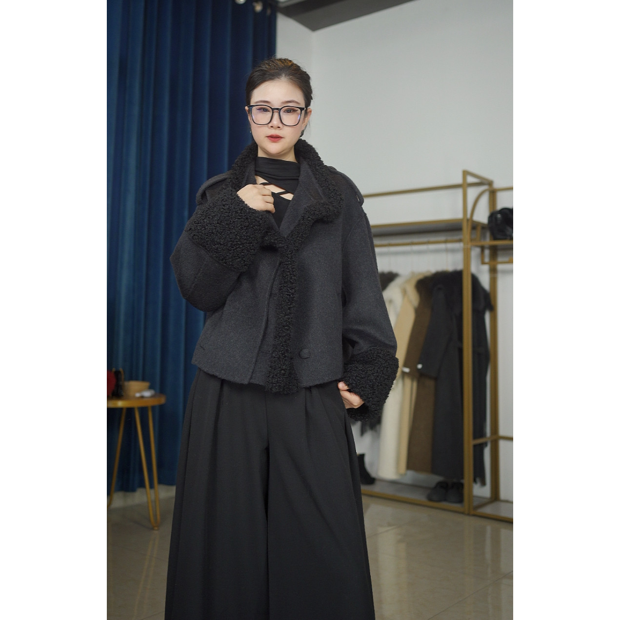 【25810】个性羊羔毛小短款带肩章时尚秋冬网红拍照出片羊毛大衣