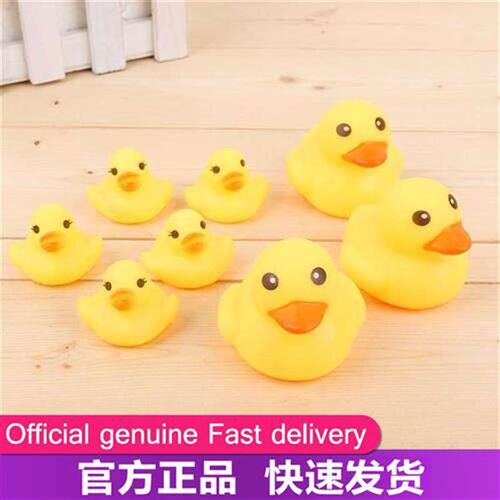 Vinyl little yellow duck bath toy playing in the water duckl