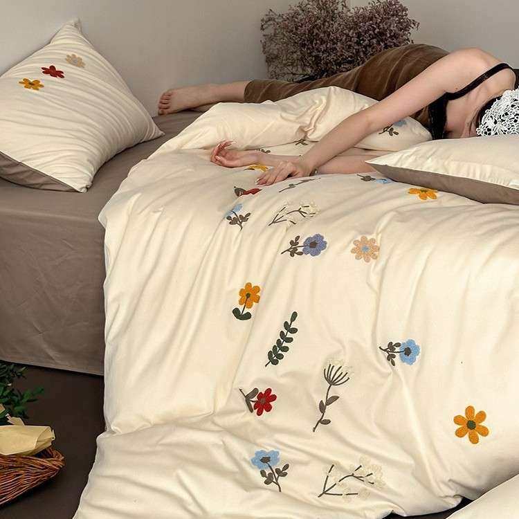 秋冬新款长绒棉磨毛四件套花卉毛巾绣加厚纯棉被套床上用品白咖色