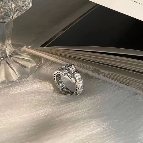 Luxury Sliver Color Crystal Snake Shape Ring for Women Girl