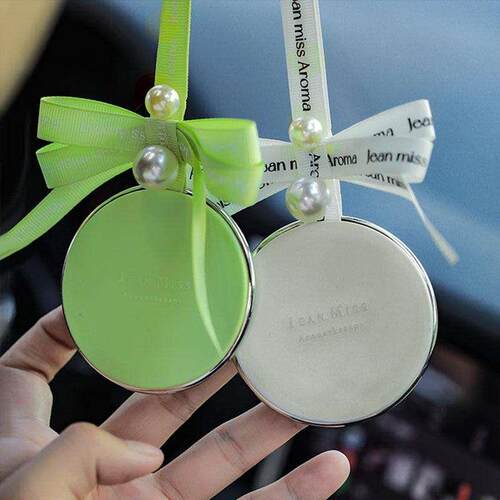 .Car mounted fragrance with gardenia blue wind chime fragran