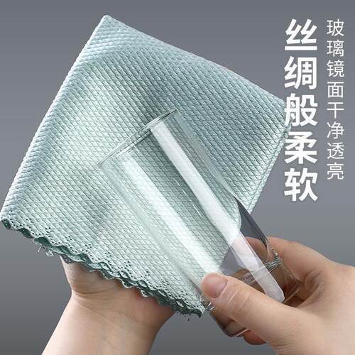 Specialized lint-free fish-scale cloth for cleaning glass an