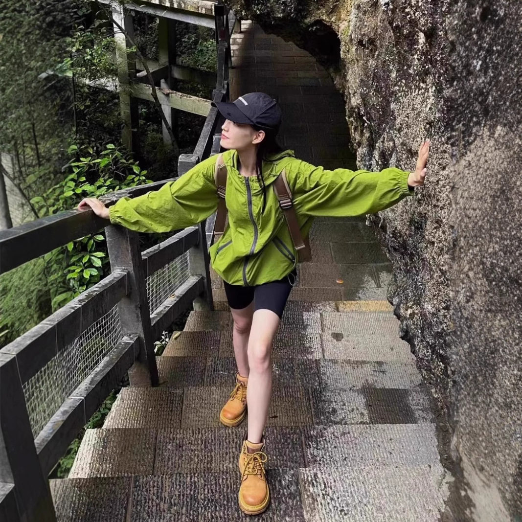 轻量山系防晒衣女夏户外运动风连帽拉链开衫速干防晒服绿色外套