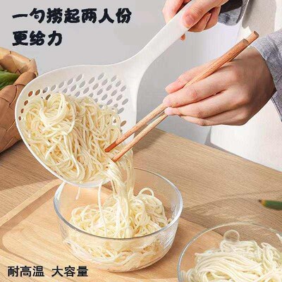 Long-Handled Kitchen Strainer for Noodles, Dumplings, and Ho