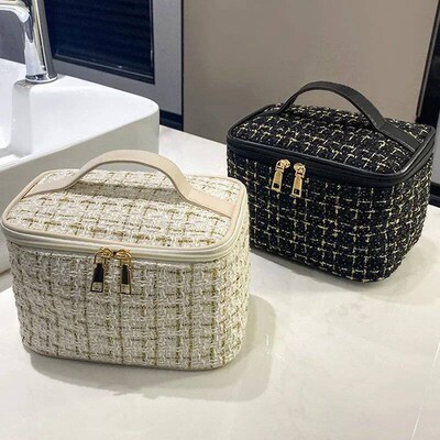 2024 New Womens Bag Knitted Style Makeup Bag Portable Porta