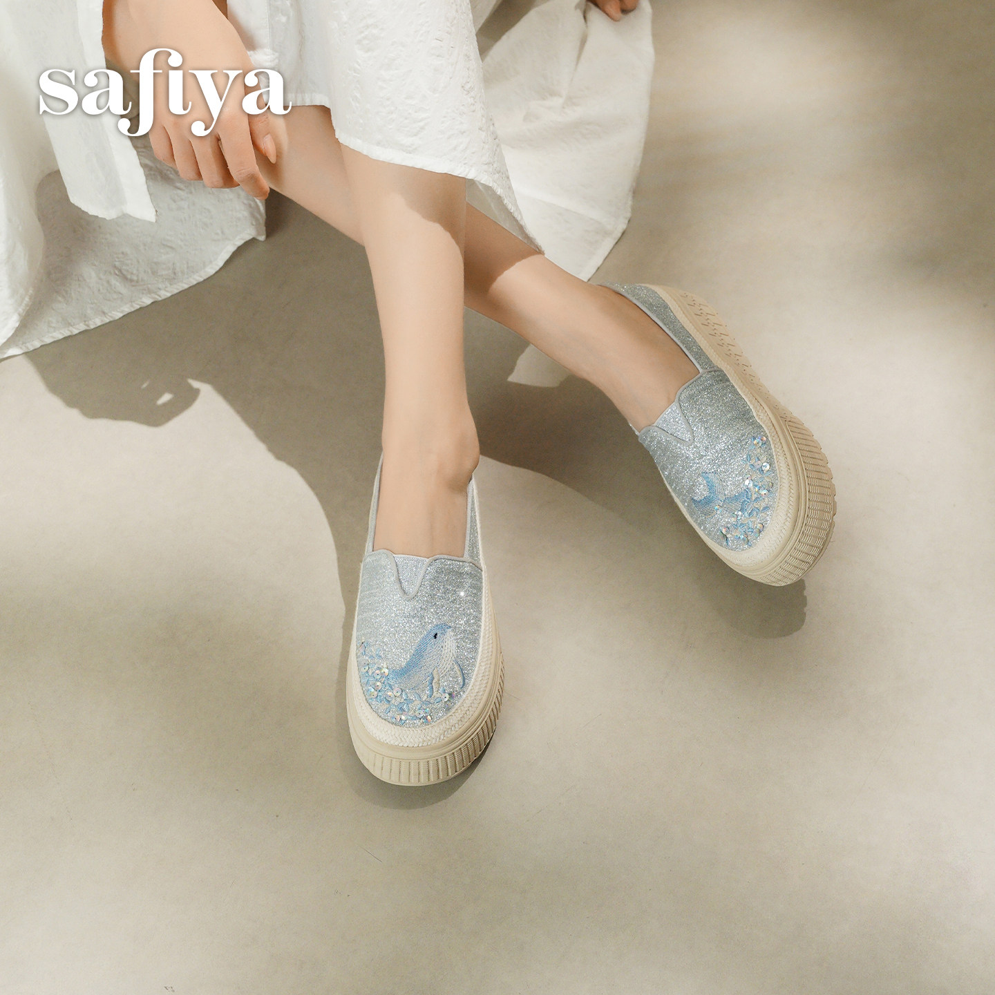 索菲娅厚底渔夫鞋女2026新款春小鲸鱼草编刺绣亮片一脚蹬平底单鞋