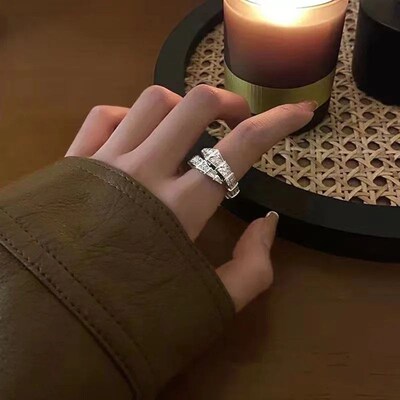Luxury Sliver Color Crystal Snake Shape Ring for Women Girl