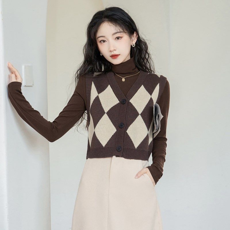 法式复古菱格针织马甲背心女士秋冬洋气叠穿V领短款无袖毛衣开衫