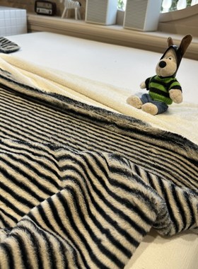 舒适兔兔绒黑色条纹毛毯泰迪绒午休毯盖毯秋冬加厚毯子卧室沙发