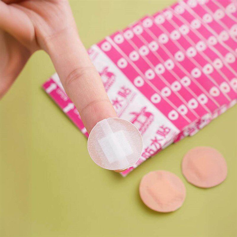 Small waterproof bandages for stopping bleeding and allowing - 实物图