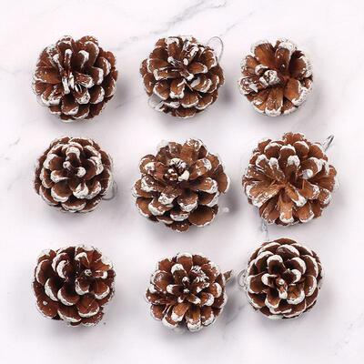 with white borders Christmas tree Pinecone decorations  松果