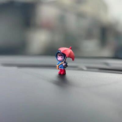 Cute Umbrella Couple Car Interior Decoration Action Figures