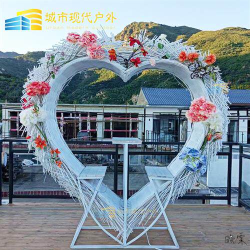 巴厘岛网红鸟巢秋千鸟巢巴厘岛酒店清凉爱心民宿三亚摄影打卡庭院
