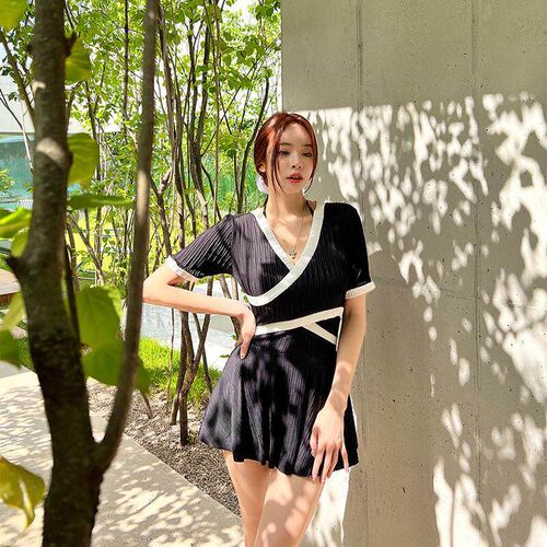 Cover the belly to show off weight, short sleeved