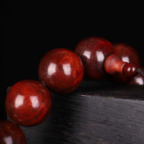 Small leaf red sandalwood red sandalwood green sandalwood go