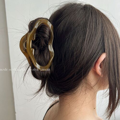 Rich Volume Irregular Largesized Textured Gentle Hair Clip V