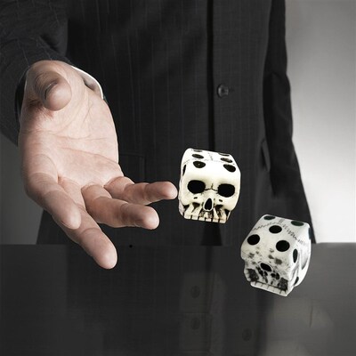 1pc Skeleton Dice Scary Novelty Creative Skull Bone Dice Six