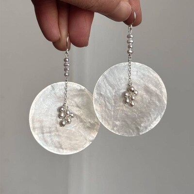 Spot ~ French Light Luxury Style Pearl Piece Pendant Earring