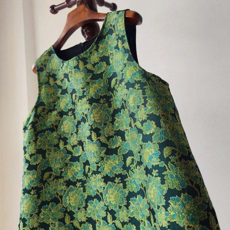 绿色提花非常气质的短款外搭连衣裙新品女春秋冬无袖内搭背心裙