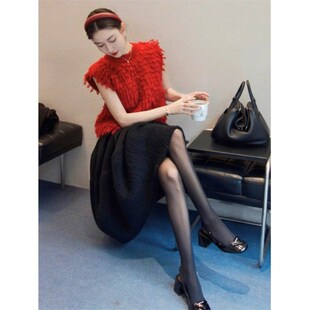 高级感无袖红色羽毛针织衫背心上衣春季气质宽松显瘦圆领套头马甲