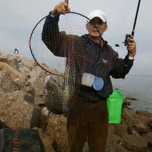 便携式钓鱼桶 腰筒 木虾鱿鱼杂物包 存鱼袋 垂钓零件渔获携带存放