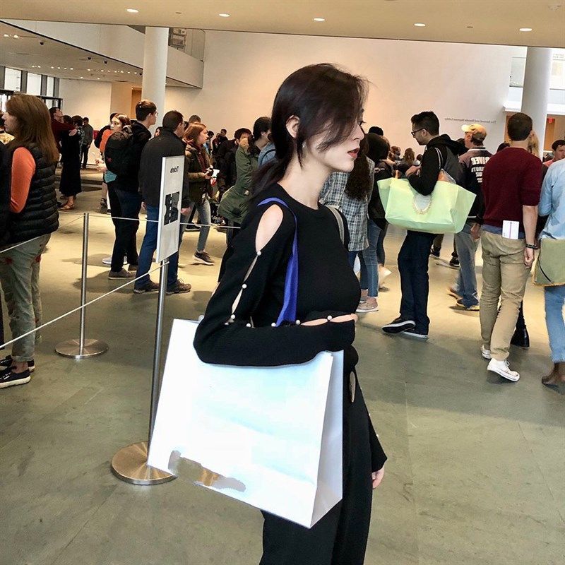 珍珠露肩针织衫T恤女春季性感紧身破洞镂空毛衣修身打底长袖上衣