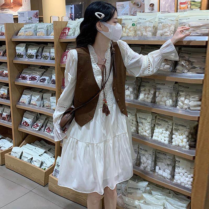 高中女生甜美气质连衣裙秋2024新款初中学生时髦法式设计感中长裙