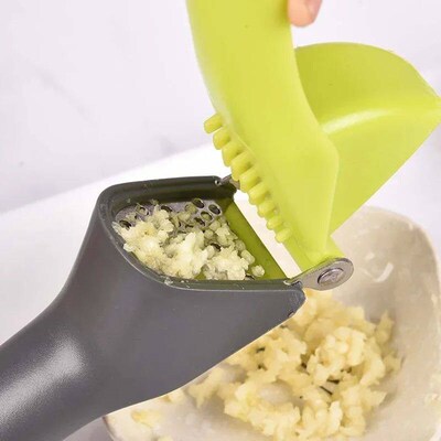 1pc Multifunctional Handheld Ginger Garlic Press With Rotary