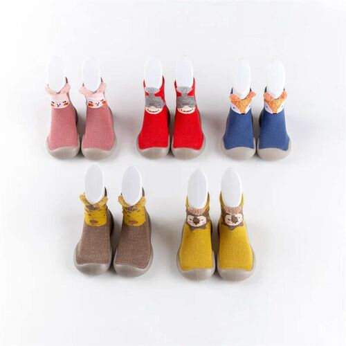 Spring and Fall Models of Childrens Walking Shoes Floor Soc
