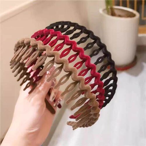Wavy-toothed hairband with flocking, fine teeth, and anti-sl