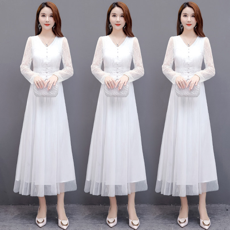 网纱蕾丝连衣裙长裙长款2021春装新款裙子女夏灯笼袖v领白色长袖