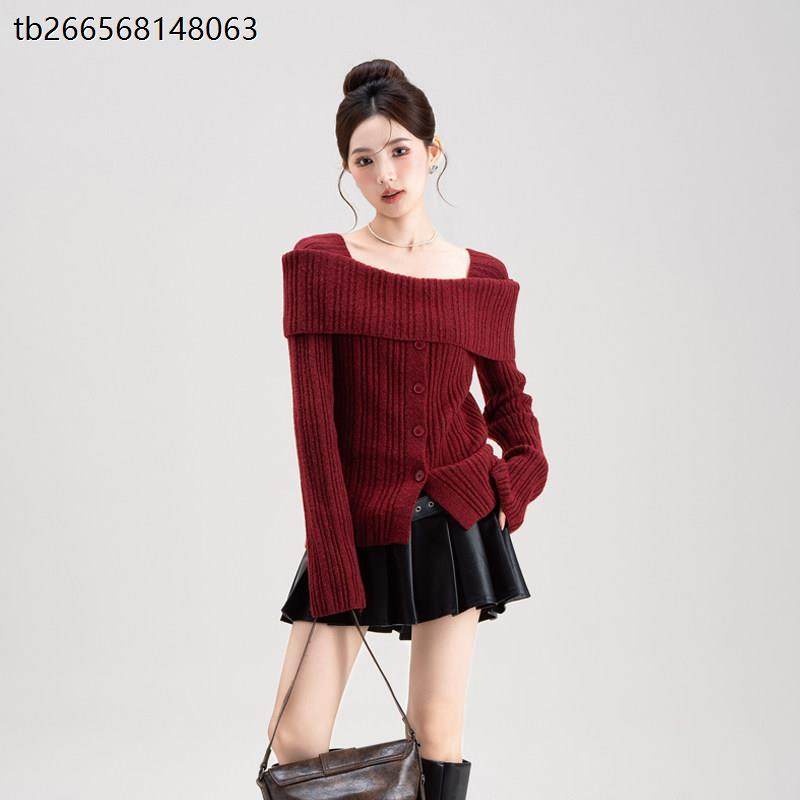 一字肩针织衫女2025秋冬新款红色毛衣单排扣开叉修身打底开衫上衣