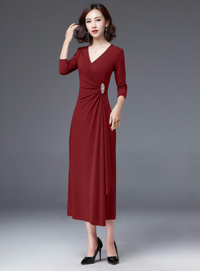 2024春装新款V领名媛气质修身连衣裙显瘦长款红色礼服裙宴会大码